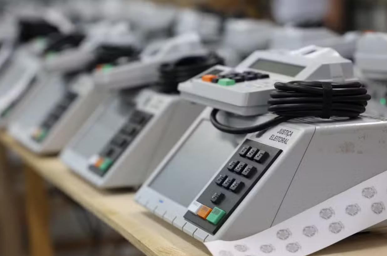 Reunião de urnas para teste de segurança